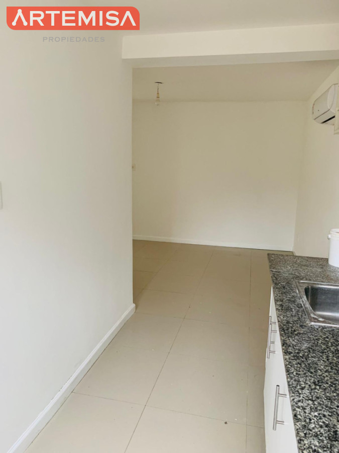 Casa ID.958 - Se alquila hermosa casa 2 dormitorios, estufa a leña, parillero y lugar para el auto