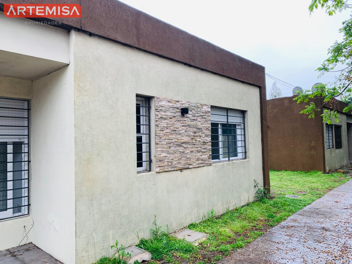 Casa ID.958 - Se alquila hermosa casa 2 dormitorios, estufa a leña, parillero y lugar para el auto