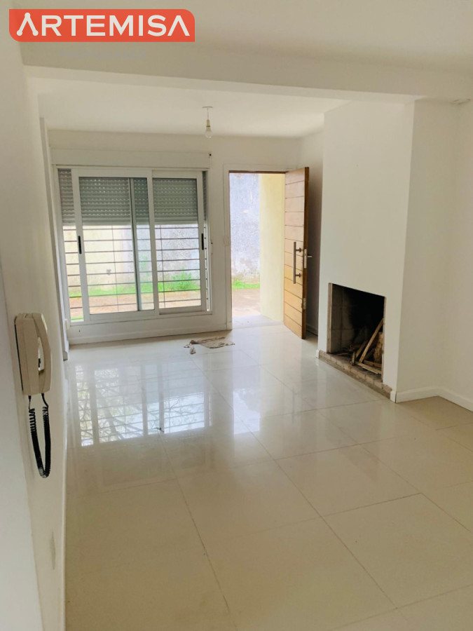 Casa ID.958 - Se alquila hermosa casa 2 dormitorios, estufa a leña, parillero y lugar para el auto
