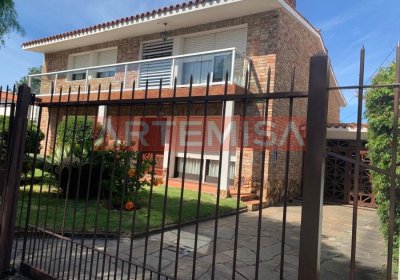 Inversionistas O Empresas! 2 Casas + 1 Apartamento En Carrasco + Más De 700 M2 De Terreno