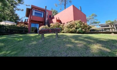 vende un atractivo Complejo integrado por 3 viviendas independientes