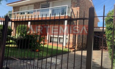Inversionistas O Empresas! 2 Casas + 1 Apartamento En Carrasco + Más De 700 M2 De Terreno