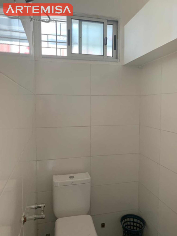 Local Comercial ID.12 - Local en Montevideo, Brazo Oriental