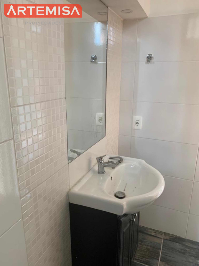 Local Comercial ID.12 - Local en Montevideo, Brazo Oriental