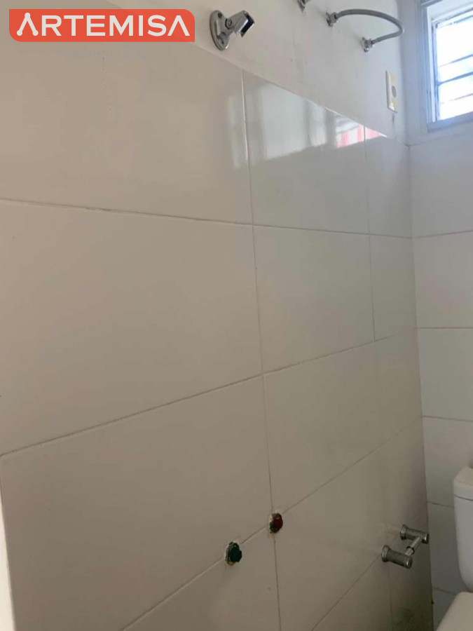 Local Comercial ID.12 - Local en Montevideo, Brazo Oriental