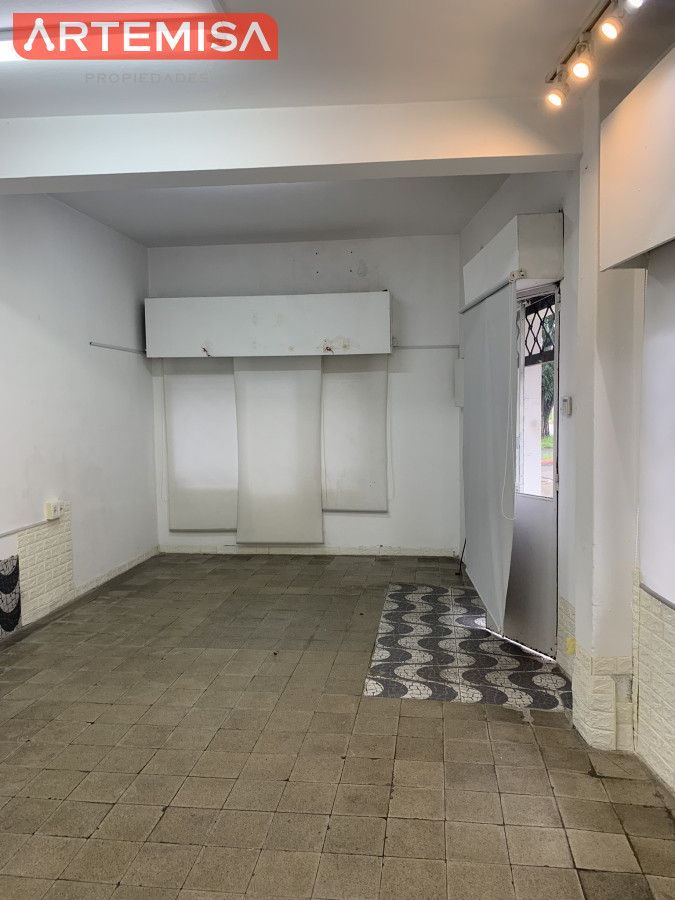Local Comercial ID.737 - Se alquila Hermoso local Esquina