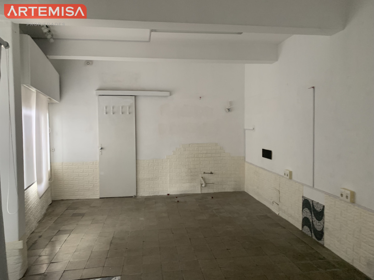 Local Comercial ID.737 - Se alquila Hermoso local Esquina