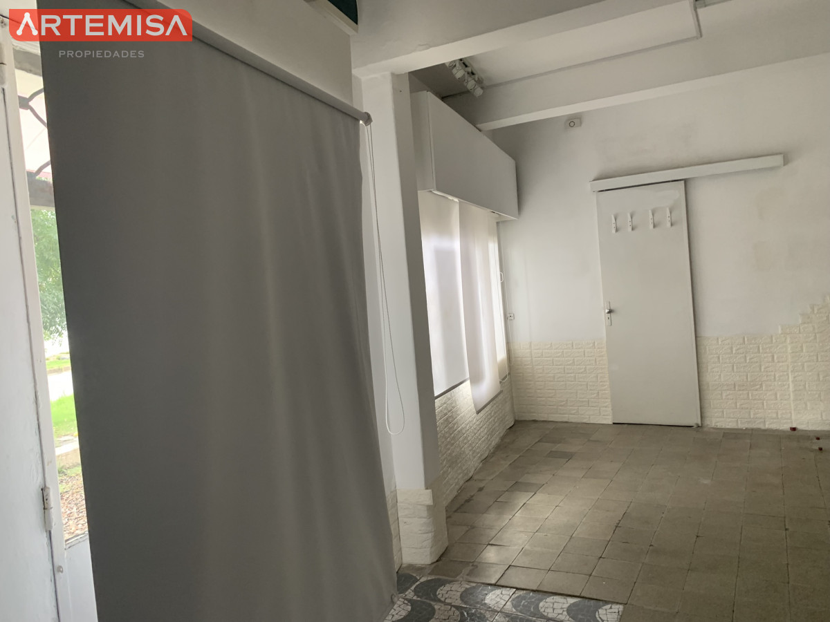 Local Comercial ID.737 - Se alquila Hermoso local Esquina
