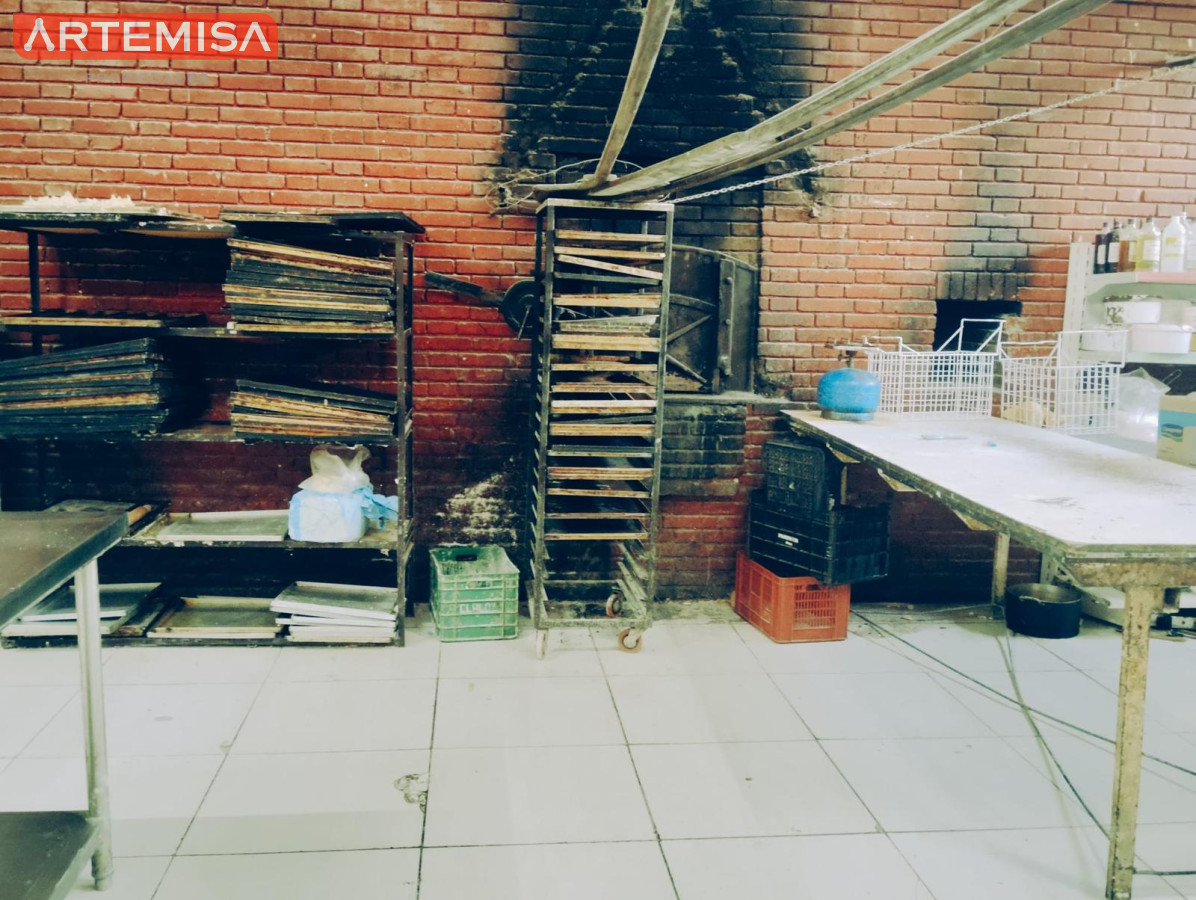 Local Comercial ID.844 - Amplio local comercial!