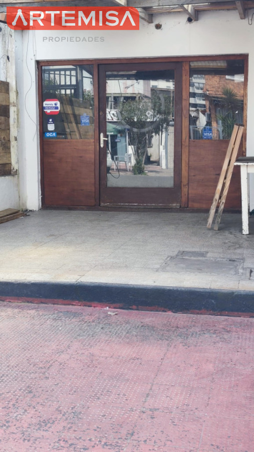 Local Comercial ID.1008 - LOCAL EN ZONA MUY COMERCIAL