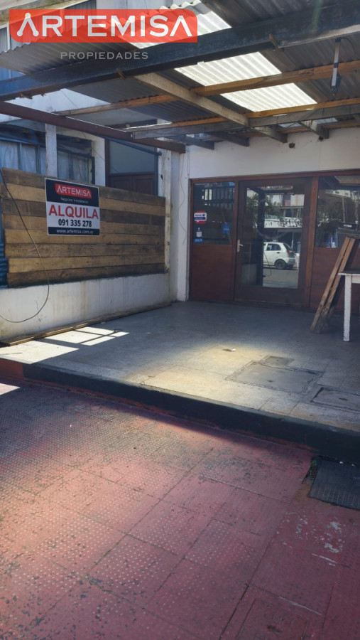 Local Comercial ID.1008 - LOCAL EN ZONA MUY COMERCIAL