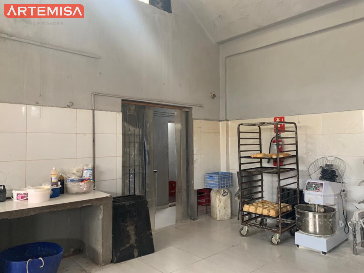 Local Comercial ID.844 - Amplio local comercial!