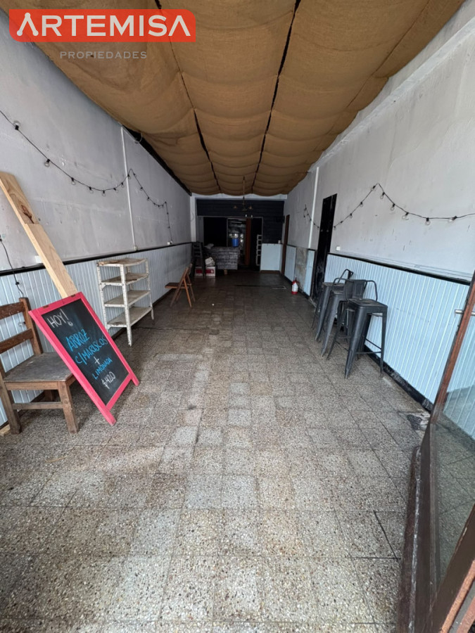 Local Comercial ID.1008 - LOCAL EN ZONA MUY COMERCIAL