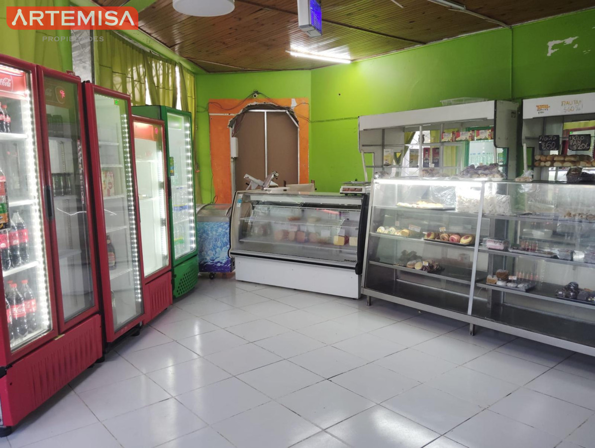 Local Comercial ID.844 - Amplio local comercial!