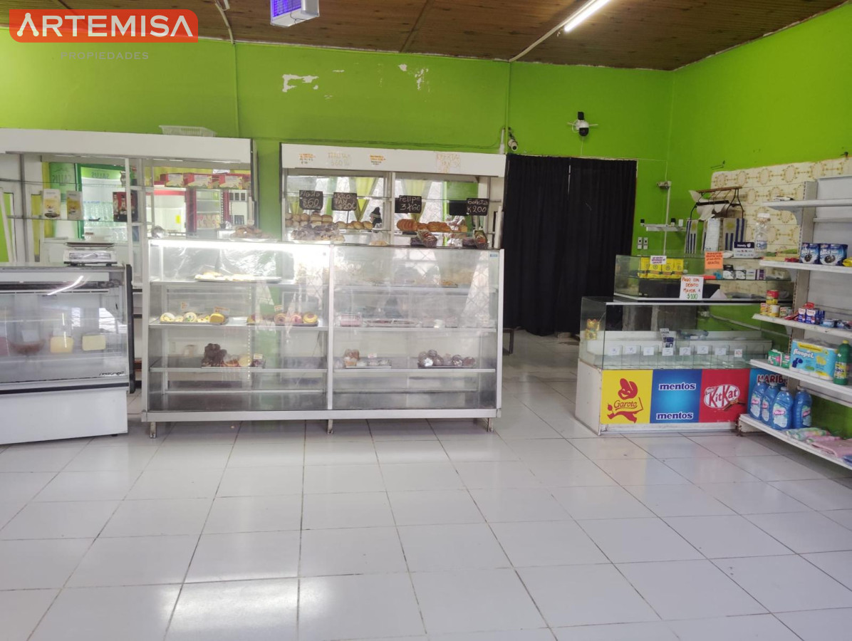Local Comercial ID.844 - Amplio local comercial!