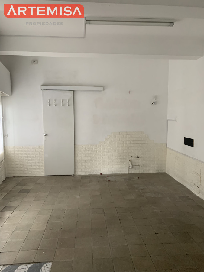 Local Comercial ID.737 - Se alquila Hermoso local Esquina