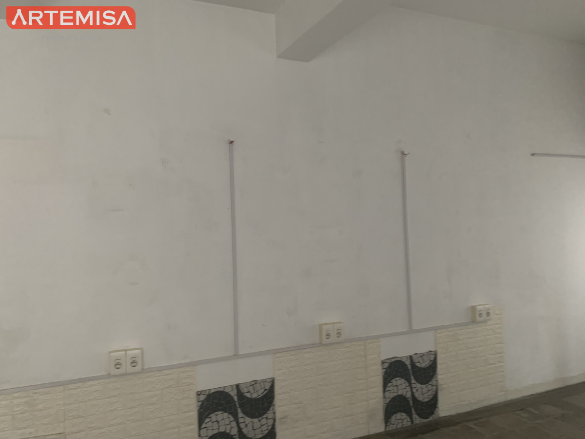 Local Comercial ID.737 - Se alquila Hermoso local Esquina