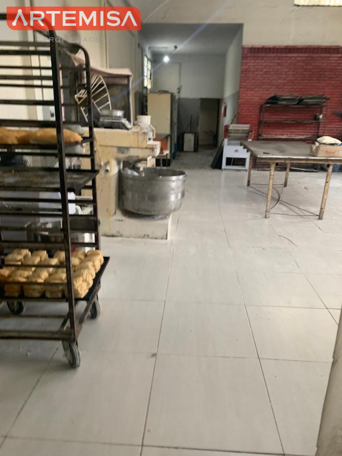 Local Comercial ID.844 - Amplio local comercial!