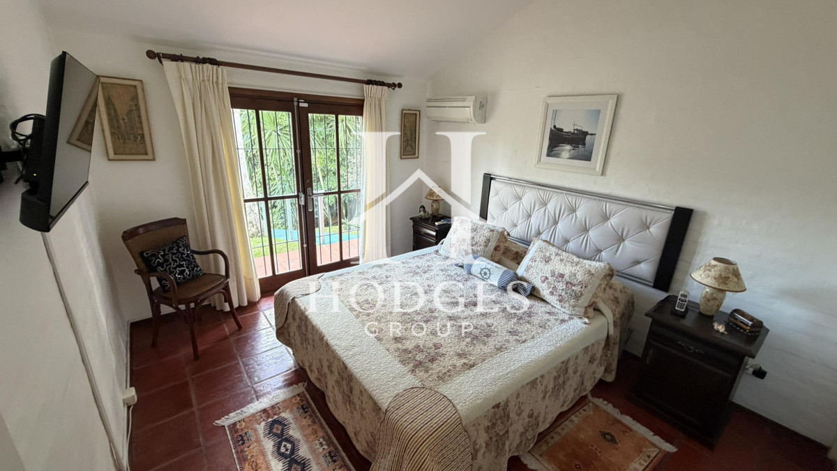 Casa ID.279 - Venta de Chalet de Categoría en San Rafael: Living en Doble Altura, Piscina y Gran Barbacoa