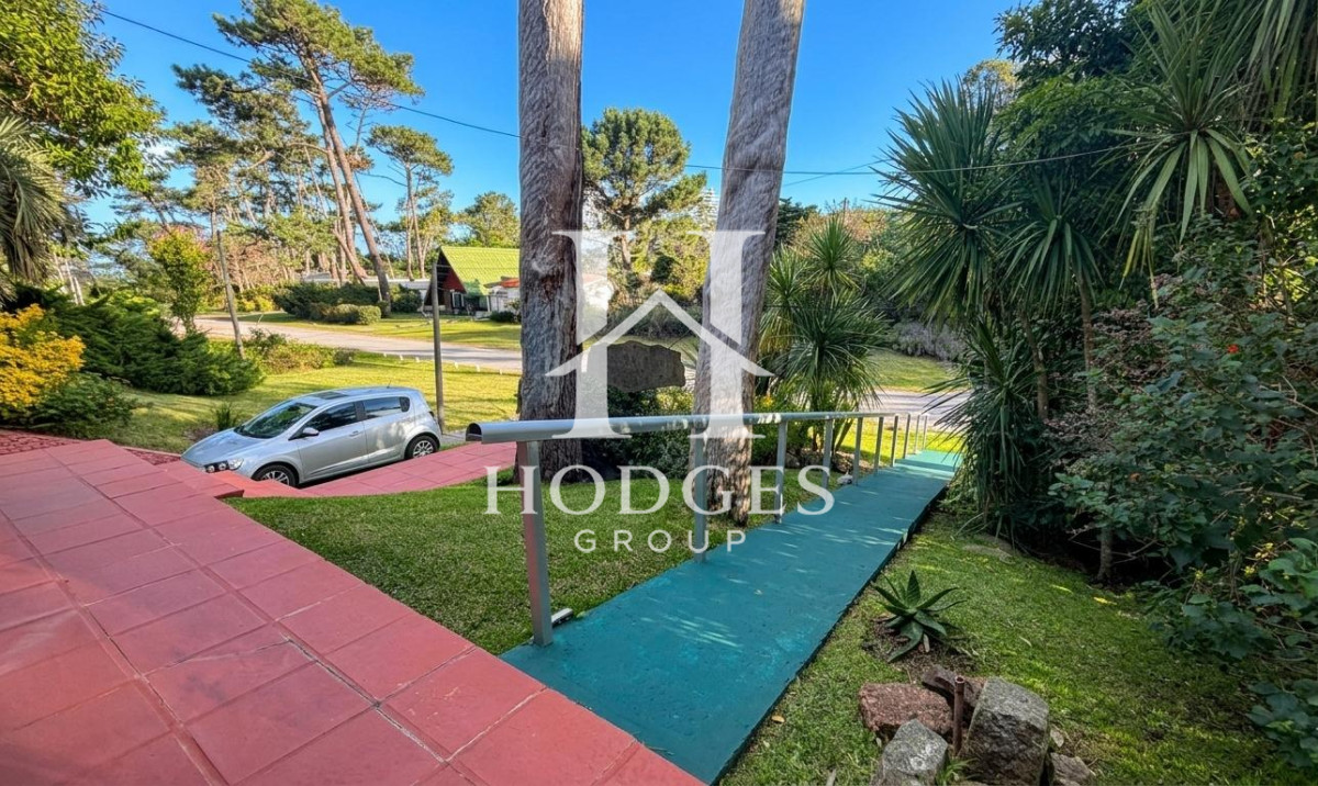 Casa ID.279 - Venta de Chalet de Categoría en San Rafael: Living en Doble Altura, Piscina y Gran Barbacoa