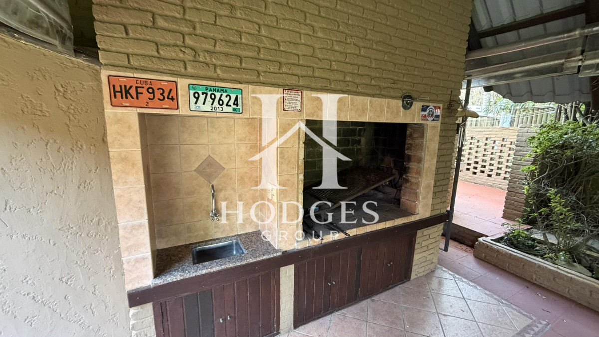Casa ID.279 - Venta de Chalet de Categoría en San Rafael: Living en Doble Altura, Piscina y Gran Barbacoa