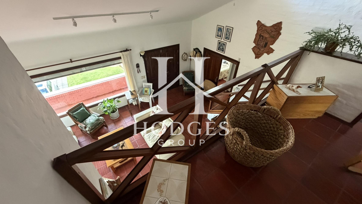 Casa ID.279 - Venta de Chalet de Categoría en San Rafael: Living en Doble Altura, Piscina y Gran Barbacoa