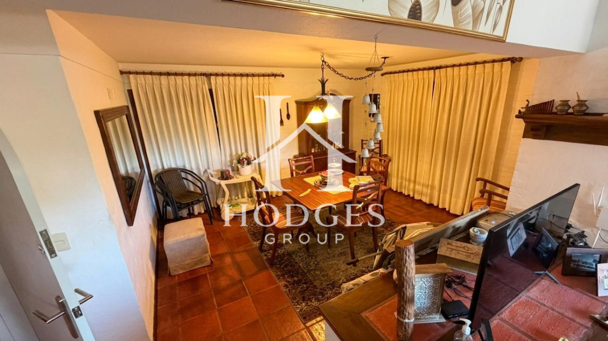 Casa ID.279 - Venta de Chalet de Categoría en San Rafael: Living en Doble Altura, Piscina y Gran Barbacoa