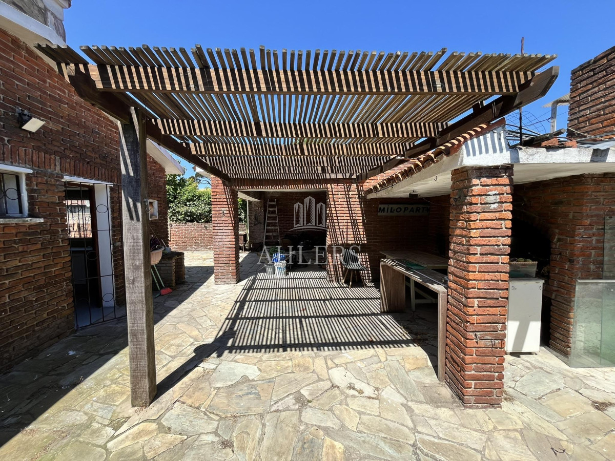 Casa ID.408 - Casa en venta en Las Delicias de 3 dorm, 2 baños, Punta del Este