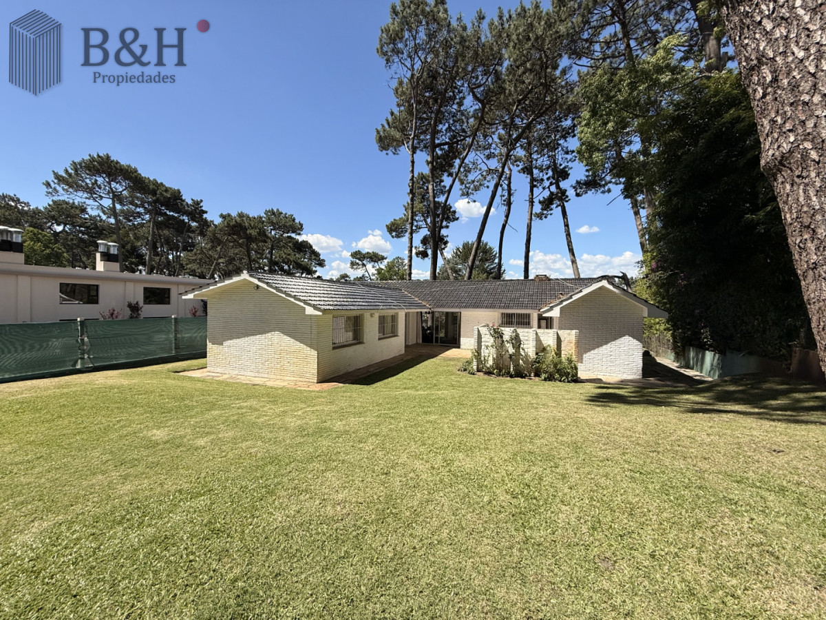 Casa ID.6339 - CASA EN ALQUILER DE VERANO EN ZONA CANTEGRIL - PUNTA DEL ESTE 