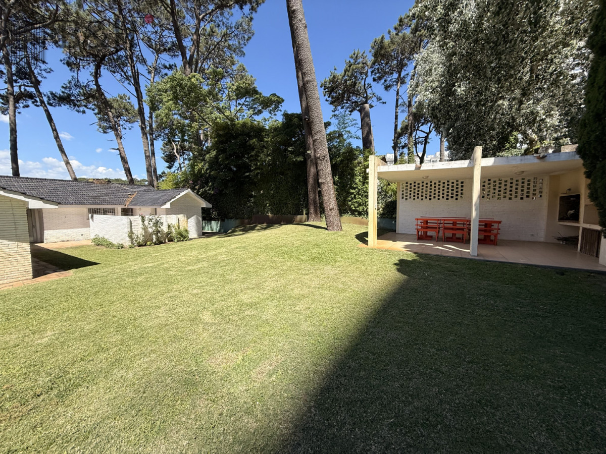 Casa ID.6339 - CASA EN ALQUILER DE VERANO EN ZONA CANTEGRIL - PUNTA DEL ESTE 