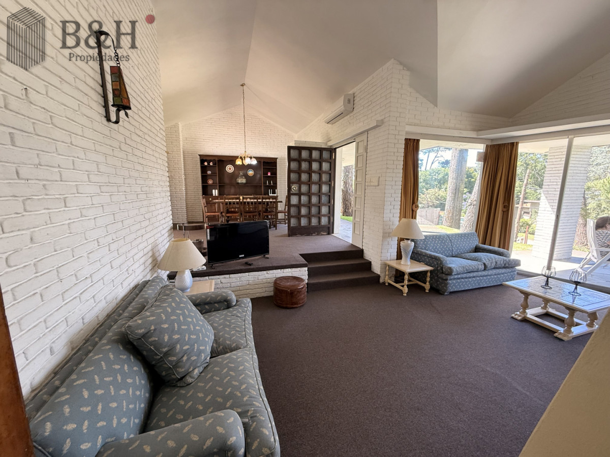 Casa ID.6339 - CASA EN ALQUILER DE VERANO EN ZONA CANTEGRIL - PUNTA DEL ESTE 