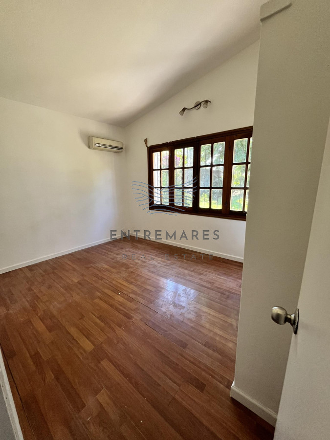 Casa ID.323 - Casa en venta en Las Delicias de 3 dorm, 2 baños, Punta del Este
