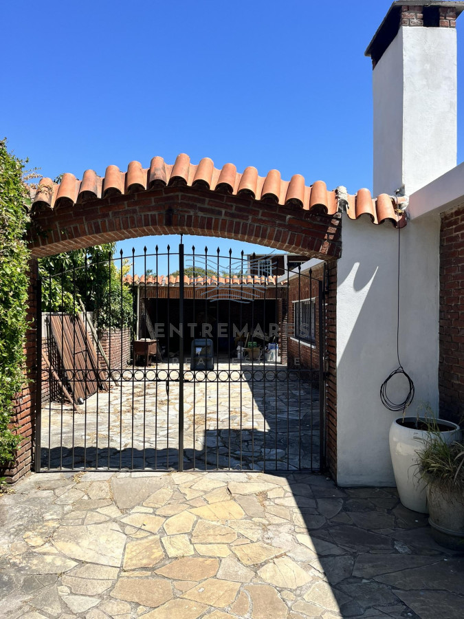 Casa ID.323 - Casa en venta en Las Delicias de 3 dorm, 2 baños, Punta del Este