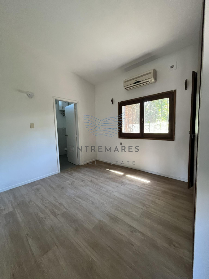 Casa ID.323 - Casa en venta en Las Delicias de 3 dorm, 2 baños, Punta del Este