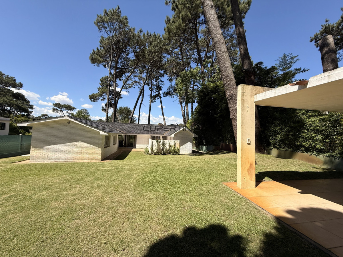 CASA EN ALQUILER DE VERANO EN ZONA CANTEGRIL - PUNTA DEL ESTE — foto 2