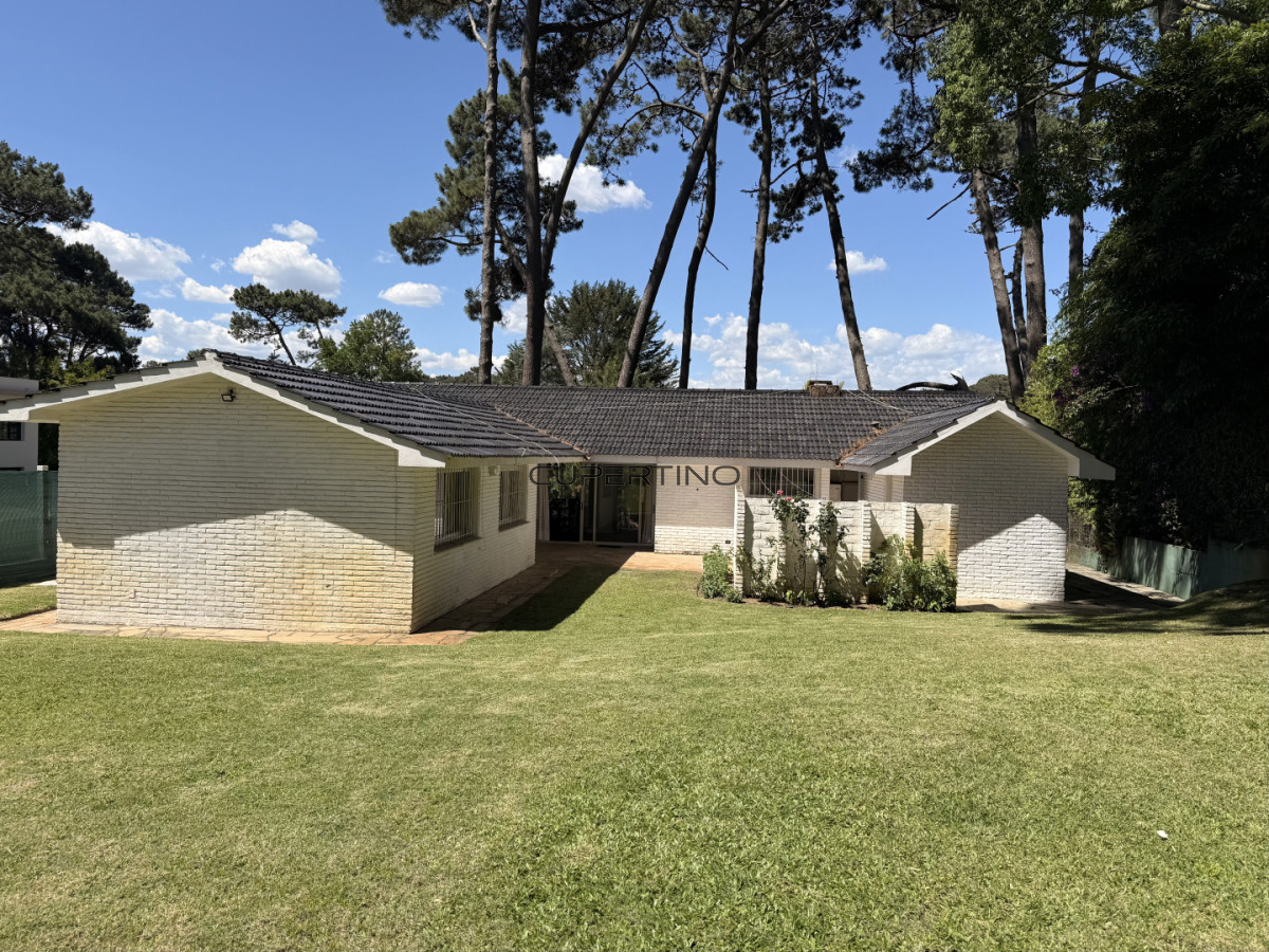 CASA EN ALQUILER DE VERANO EN ZONA CANTEGRIL - PUNTA DEL ESTE — foto 1