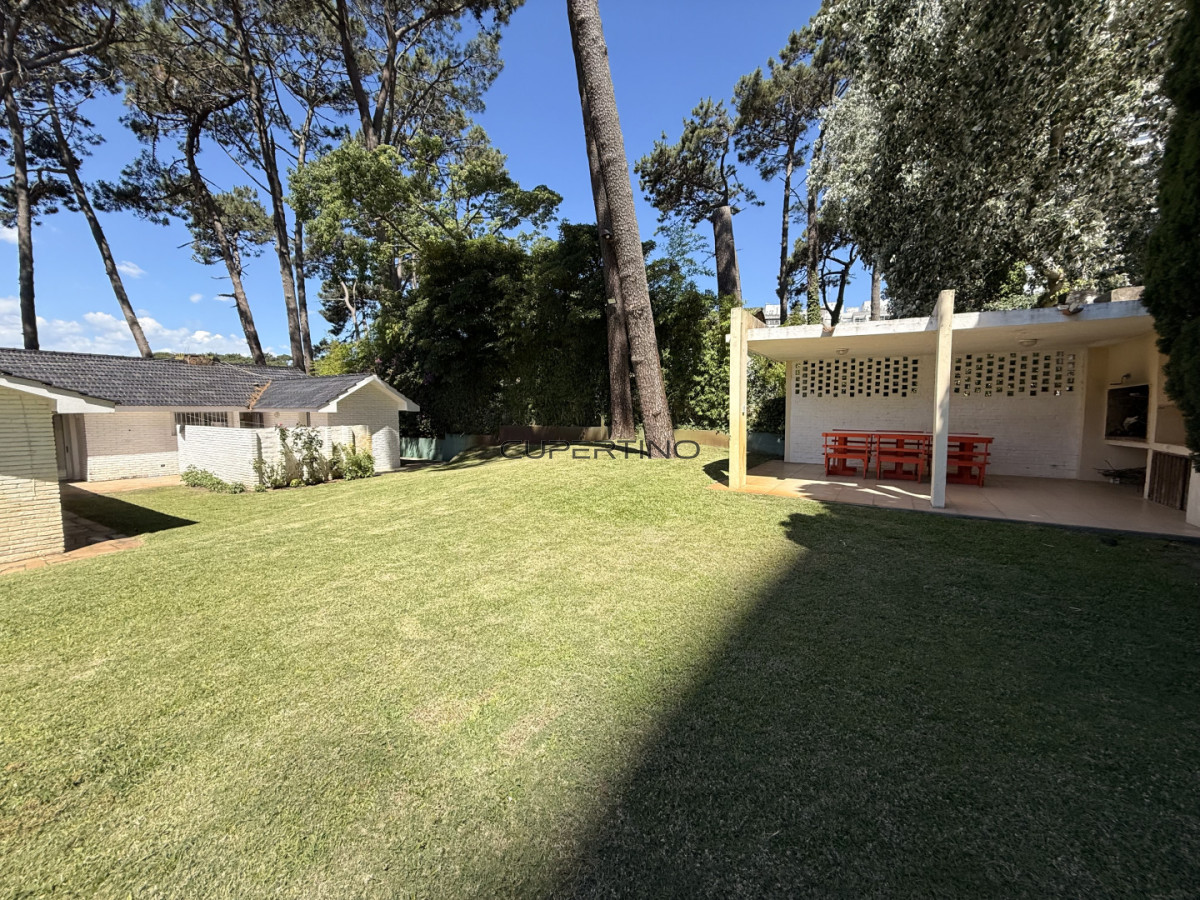 CASA EN ALQUILER DE VERANO EN ZONA CANTEGRIL - PUNTA DEL ESTE — foto 3