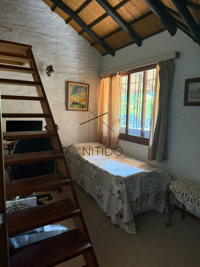 Casa ID.381 - Amplia casa de Quincho con jardin y piscina climatizada!