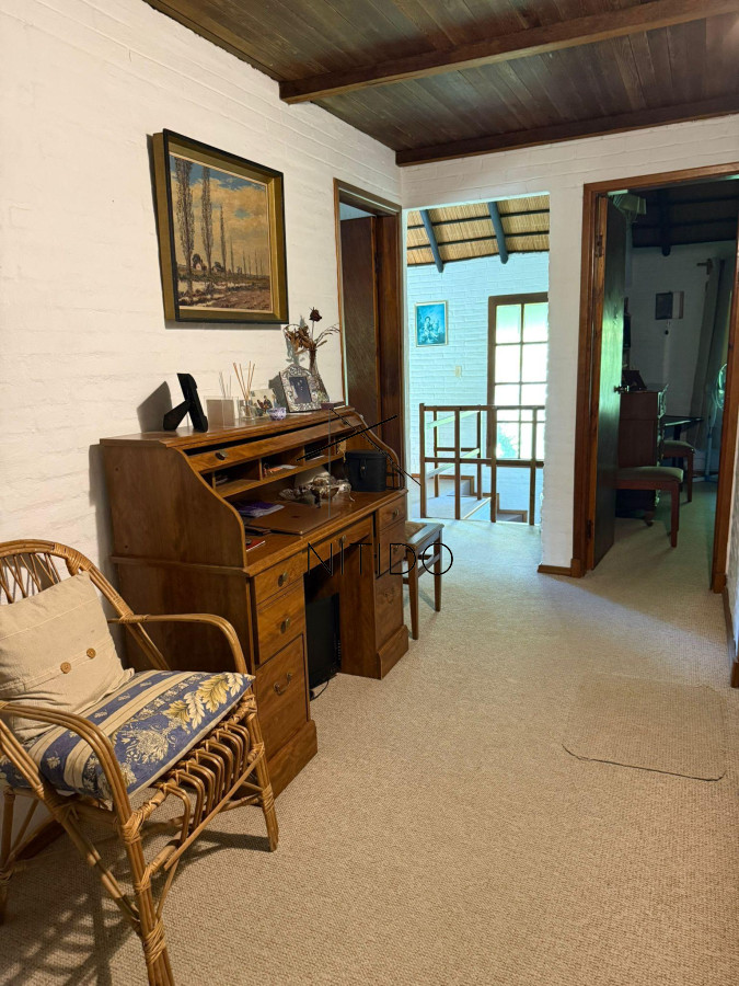 Casa ID.381 - Amplia casa de Quincho con jardin y piscina climatizada!