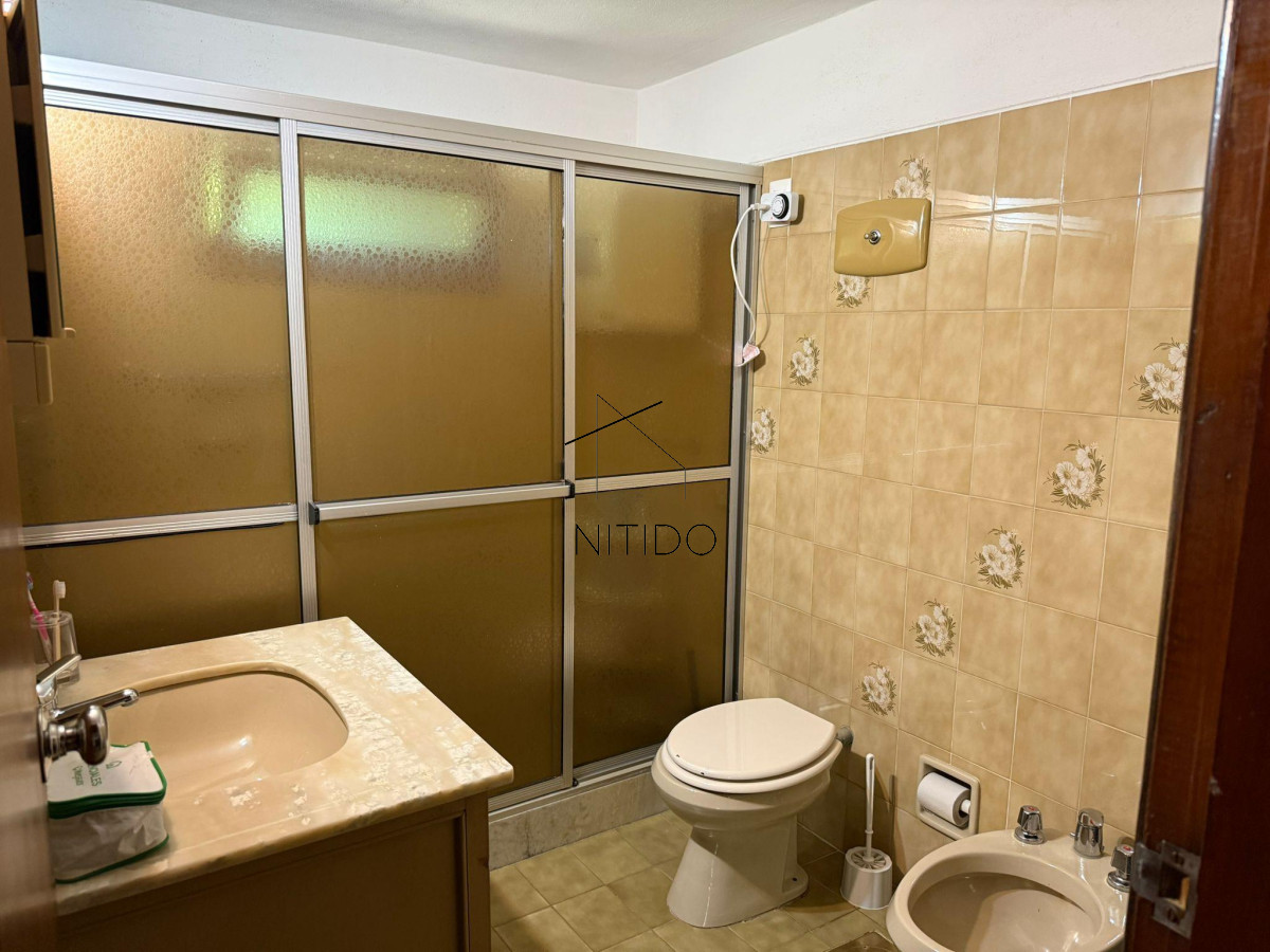 Casa ID.381 - Amplia casa de Quincho con jardin y piscina climatizada!