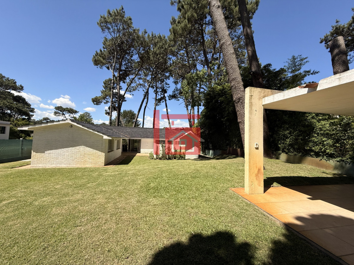Casa ID.444 - CASA EN ALQUILER DE VERANO EN ZONA CANTEGRIL - PUNTA DEL ESTE 