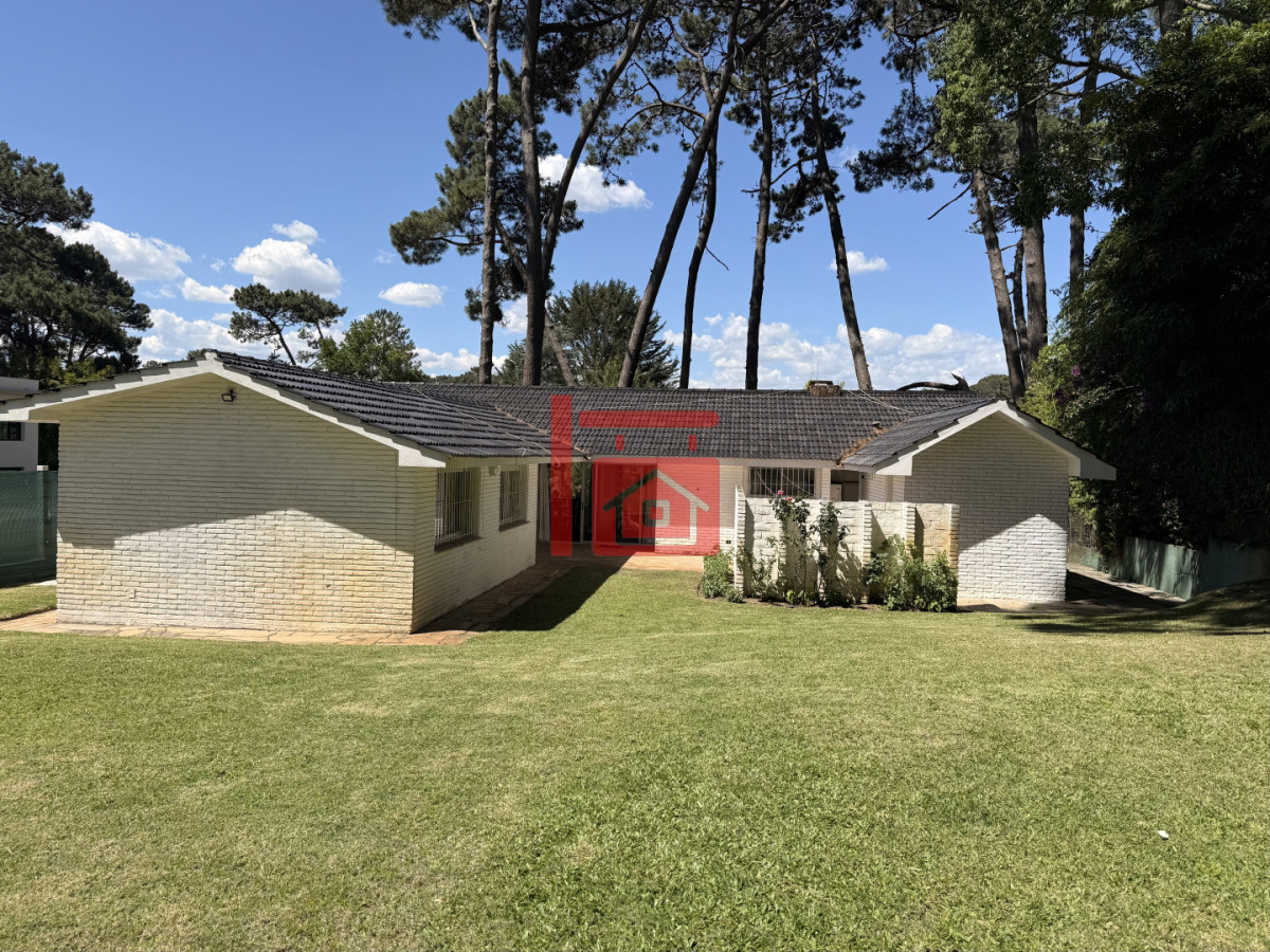 Casa ID.444 - CASA EN ALQUILER DE VERANO EN ZONA CANTEGRIL - PUNTA DEL ESTE 