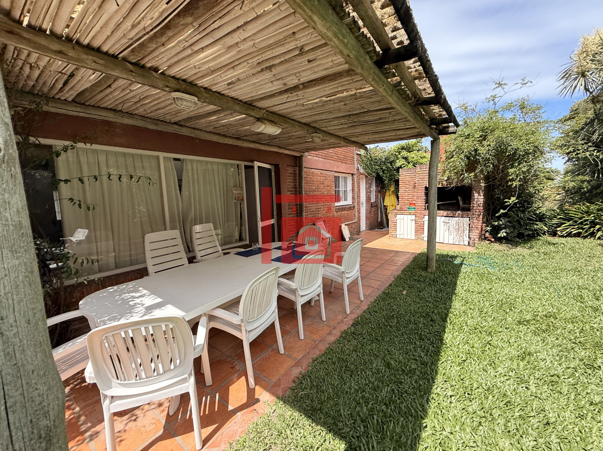 Casa ID.198 - Casa en Pinares, Punta del Este, ubicación frente al mar - Alquiler Anual 