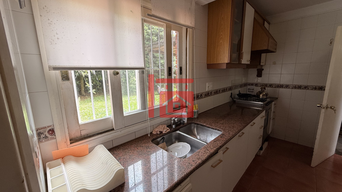 Casa ID.198 - Casa en Pinares, Punta del Este, ubicación frente al mar - Alquiler Anual 