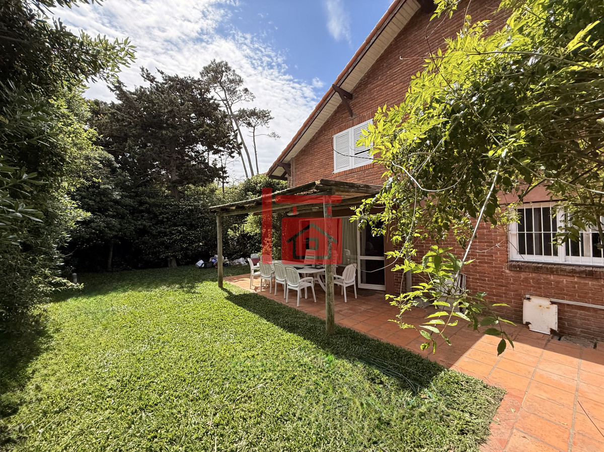 Casa ID.198 - Casa en Pinares, Punta del Este, ubicación frente al mar - Alquiler Anual 