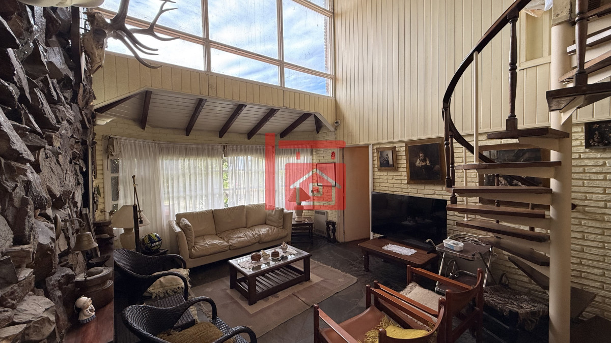 Casa ID.198 - Casa en Pinares, Punta del Este, ubicación frente al mar - Alquiler Anual 