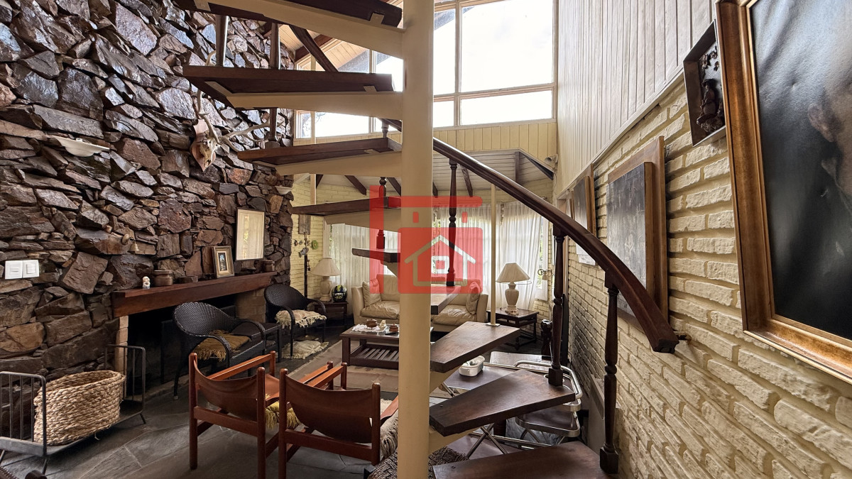 Casa ID.198 - Casa en Pinares, Punta del Este, ubicación frente al mar - Alquiler Anual 