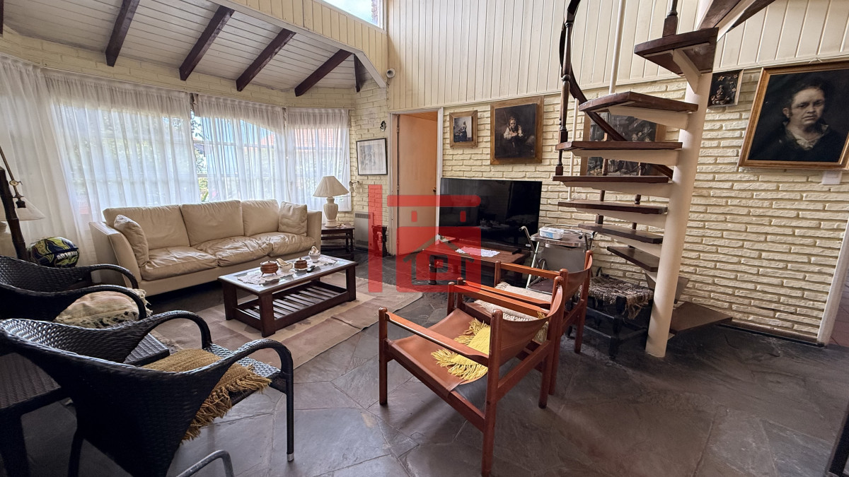 Casa ID.198 - Casa en Pinares, Punta del Este, ubicación frente al mar - Alquiler Anual 