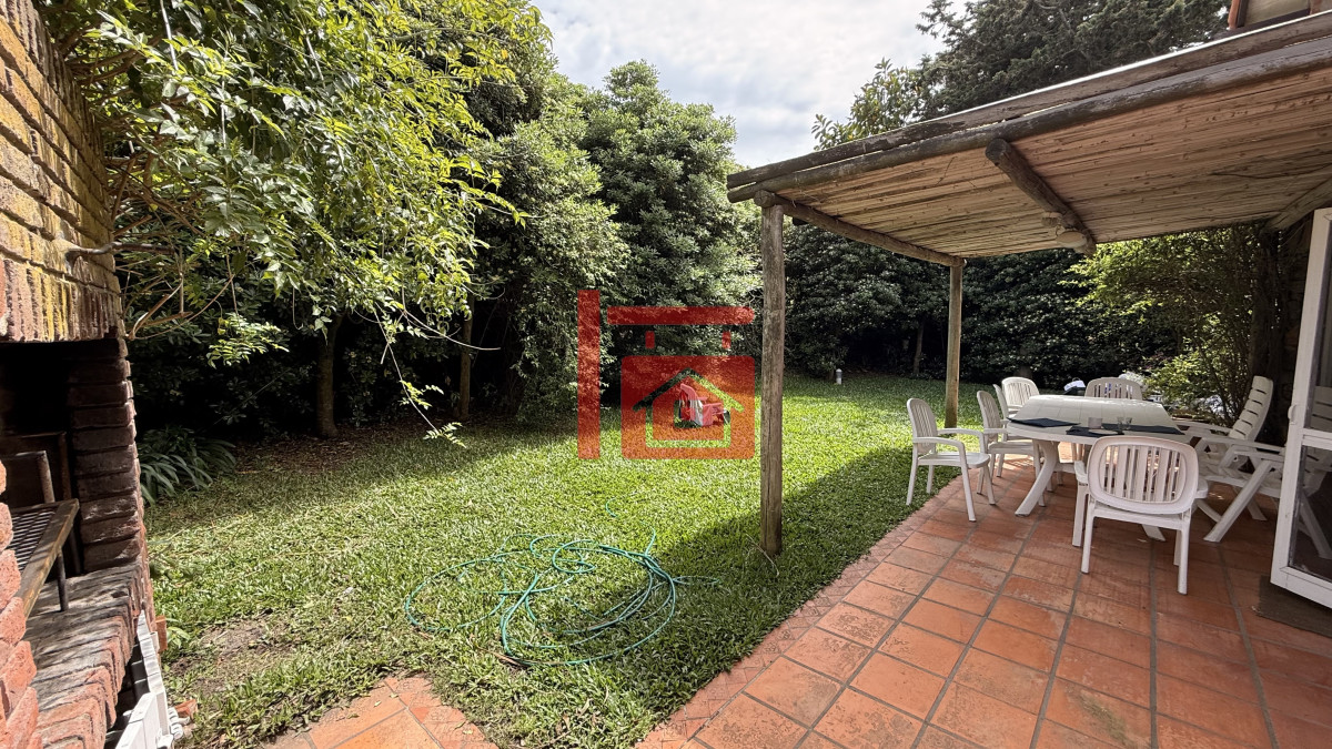 Casa ID.198 - Casa en Pinares, Punta del Este, ubicación frente al mar - Alquiler Anual 