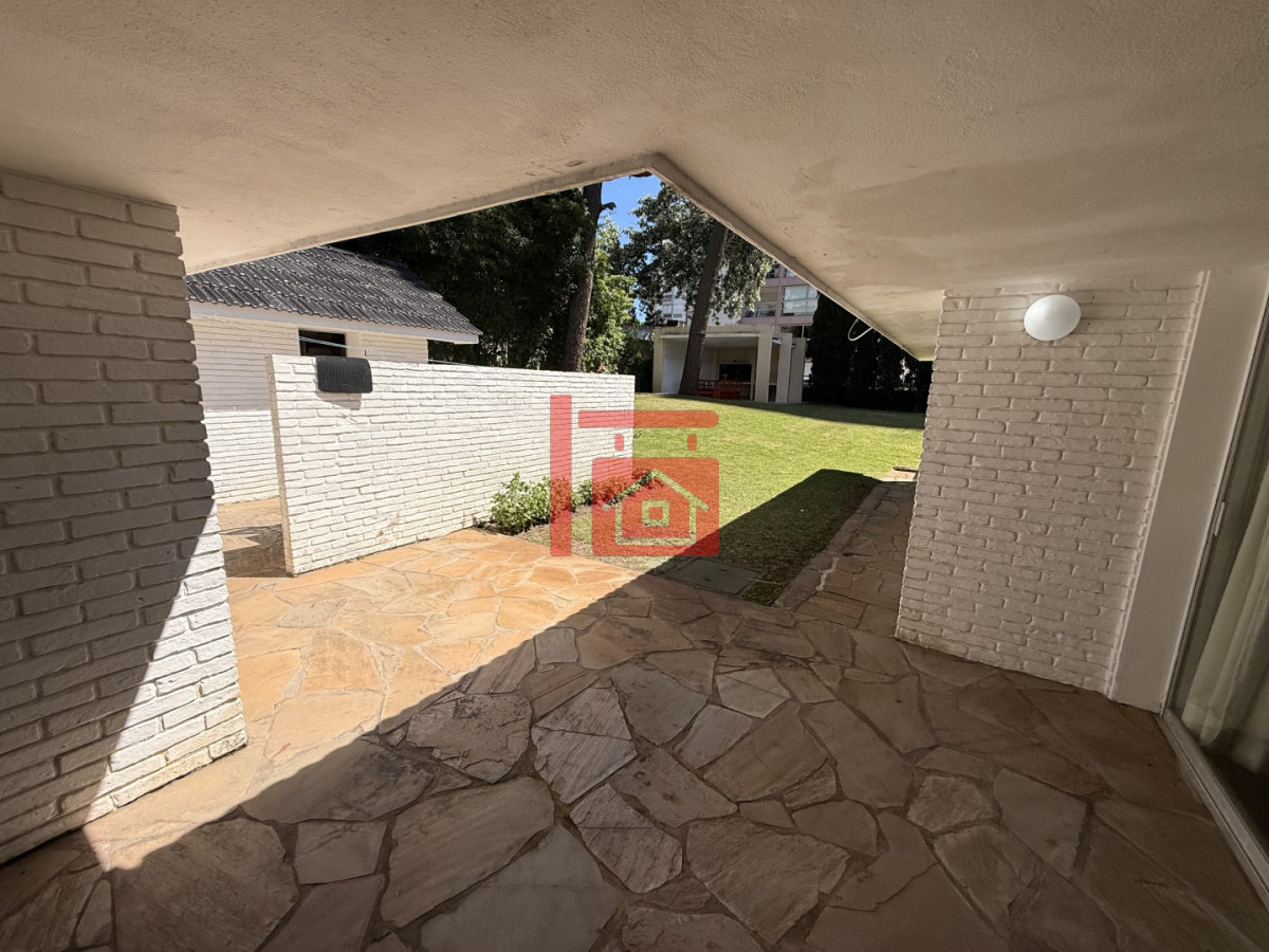 Casa ID.444 - CASA EN ALQUILER DE VERANO EN ZONA CANTEGRIL - PUNTA DEL ESTE 